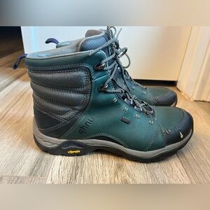 Ahnu Montara Muir Green Hiking Boots - Size 8